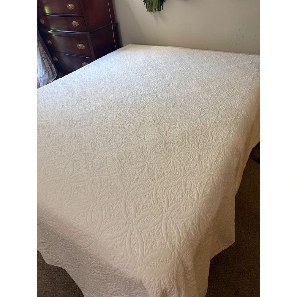 Vintage Queen Classics by Eileen West Cream Matelasse Quilt Coverlet Bedspread